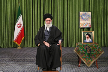 شعار سال 1403، جهش تولید با مشارکت مردم و دو پیام مهم صنایع دستی استفاده شده در محیط سخنرانی برای دلدادگان وطن